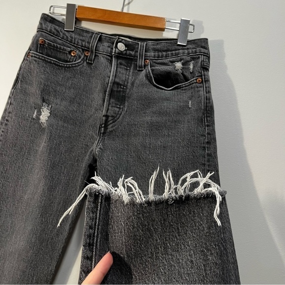 Levi's Wedgie Straight Leg Fray Raw Hem Distressed High Waist Button Fly Jeans - Picture 10 of 15